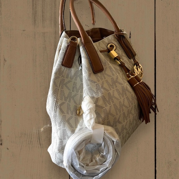 NWT MICHAEL KORS Camden Large Drawstring Satchel Bag - Vanilla - Picture 9 of 11